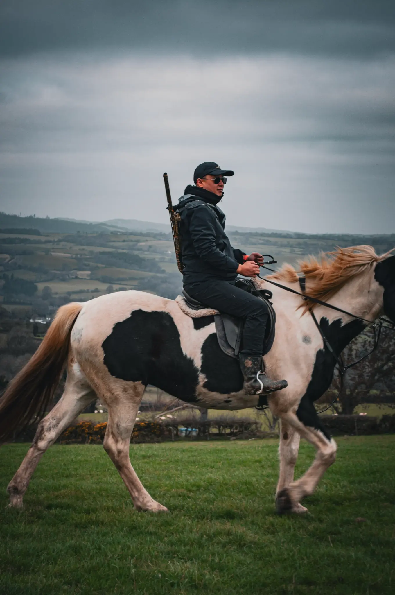 花马上镜而从容，是庄园骑乘体验里最柔和的一面。