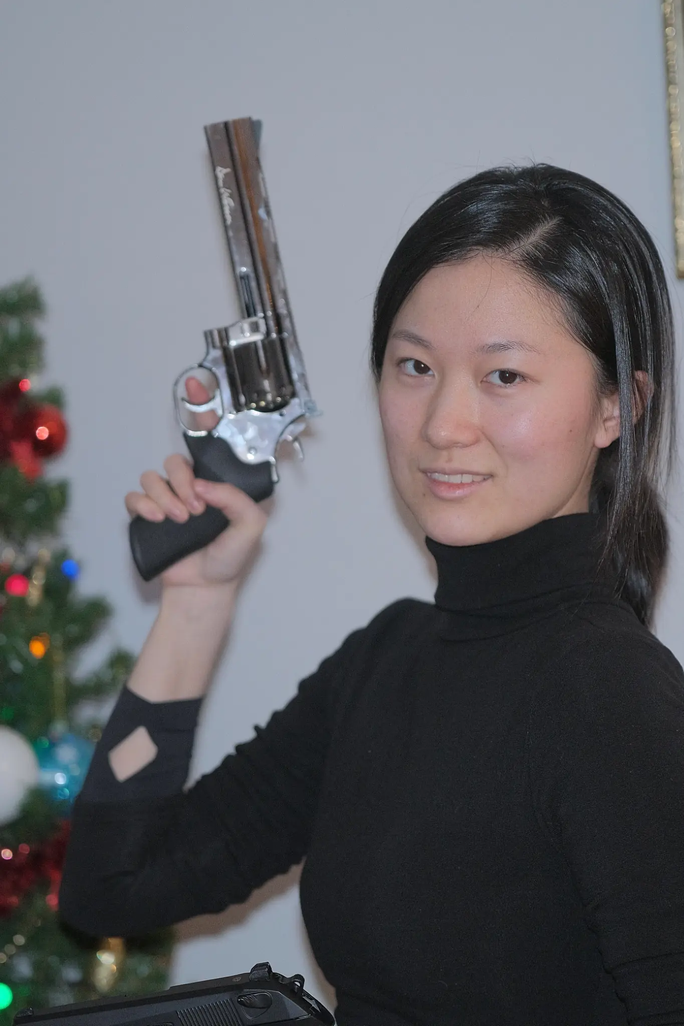 练枪前的准备动作，体现节奏感与专业感。